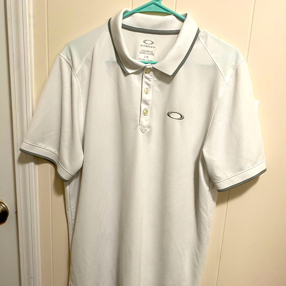 Oakley collered shirt large for men
